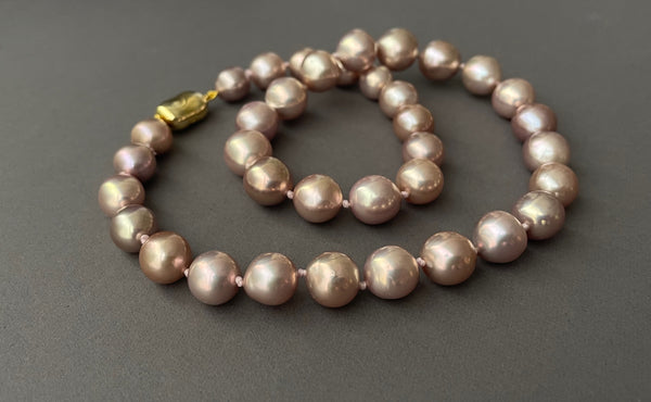 metallic luster petal pink pearl necklace